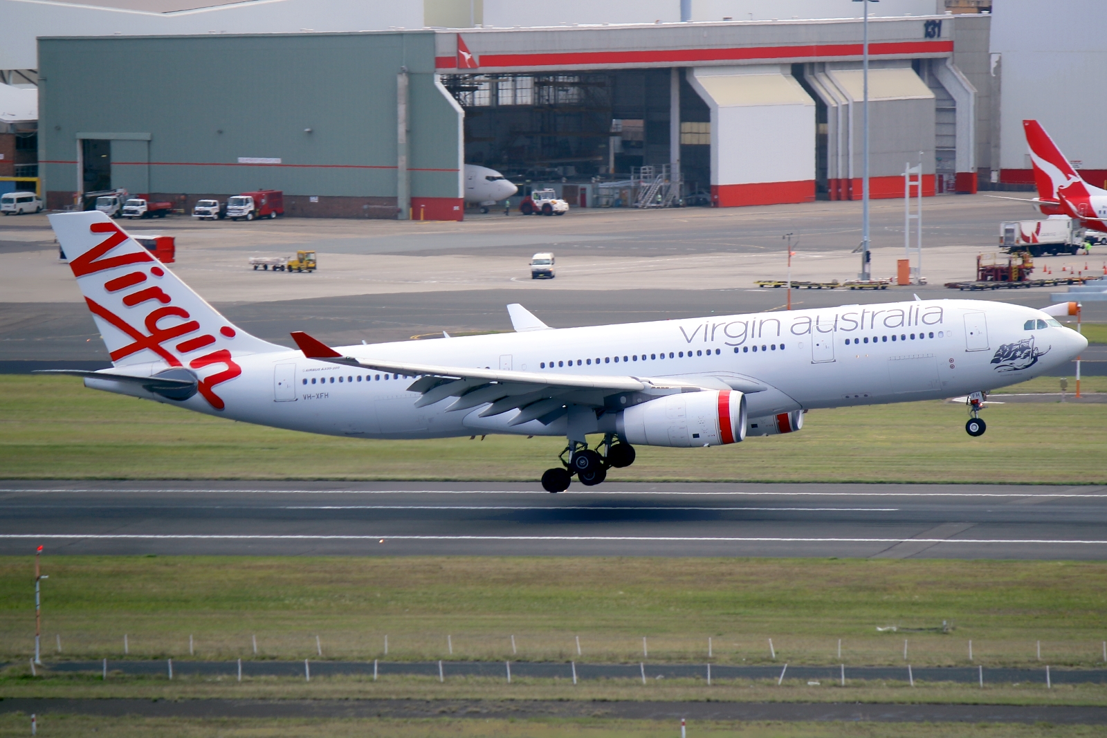 VH-XFH (1452) 2013 Airbus A330-243