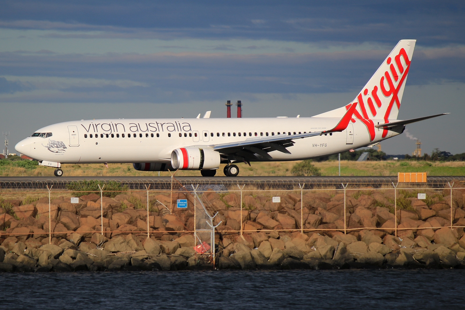 VH-YFG · Boeing 737-8FE · (SYD / YSSY)