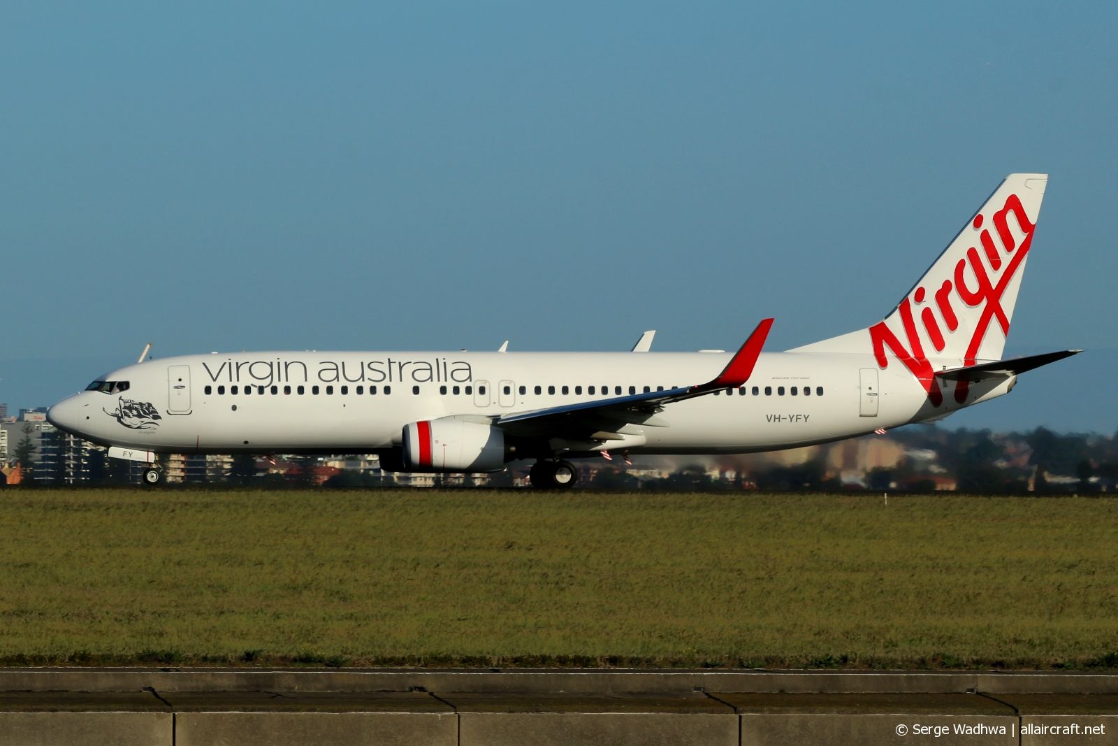 VH-YFY (41016) 2017 Boeing 737-8FE(WL)