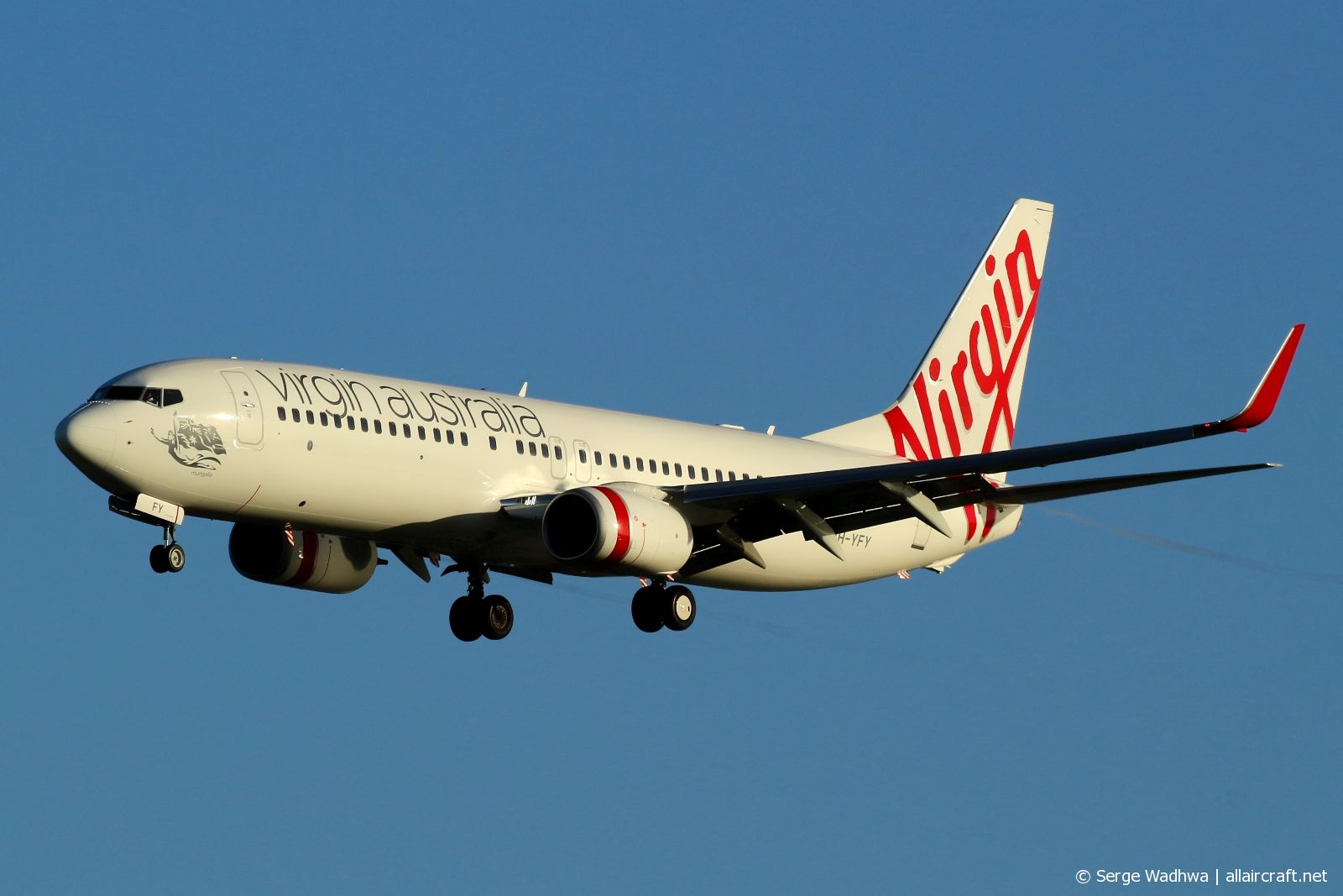 VH-YFY · Boeing 737-8FE(WL) · (SYD / YSSY)