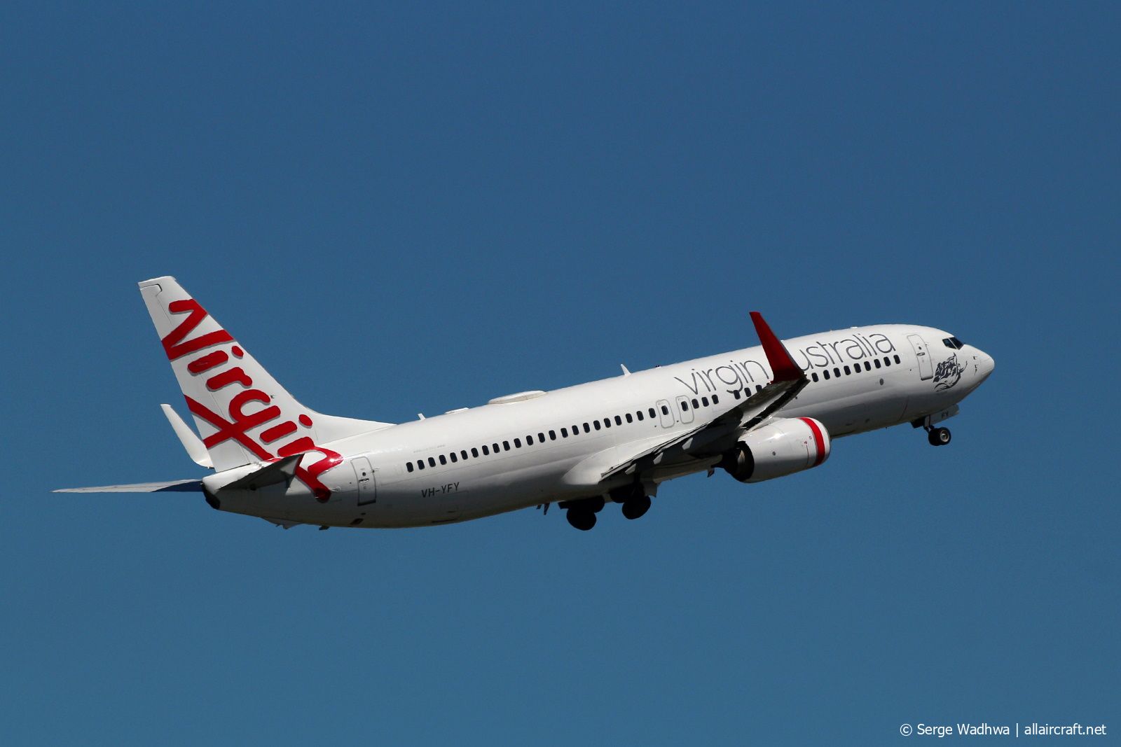 VH-YFY (41016) 2017 Boeing 737-8FE(WL)
