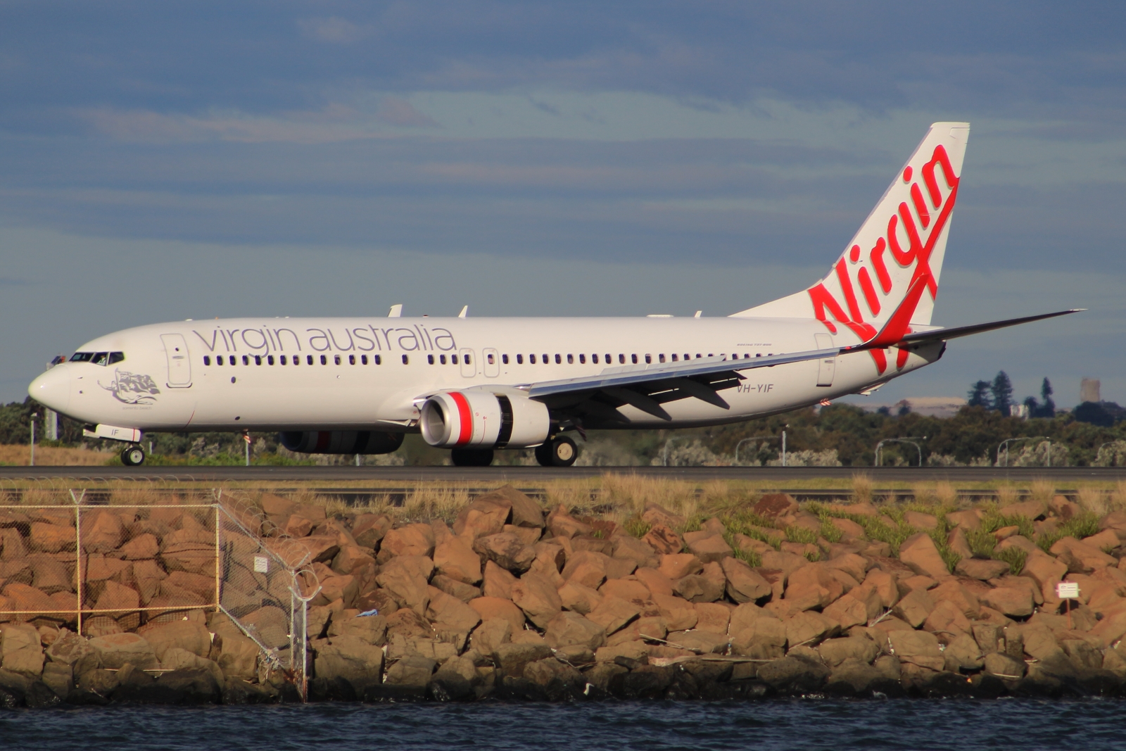 VH-YIF · Boeing 737-8FE(WL) · (SYD / YSSY)