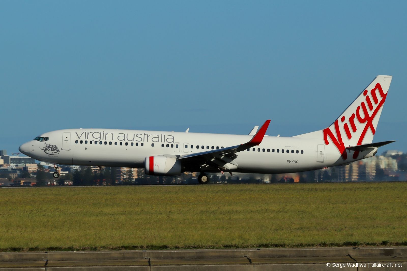 VH-YIQ · Boeing 737-8FE(WL) · (SYD / YSSY)