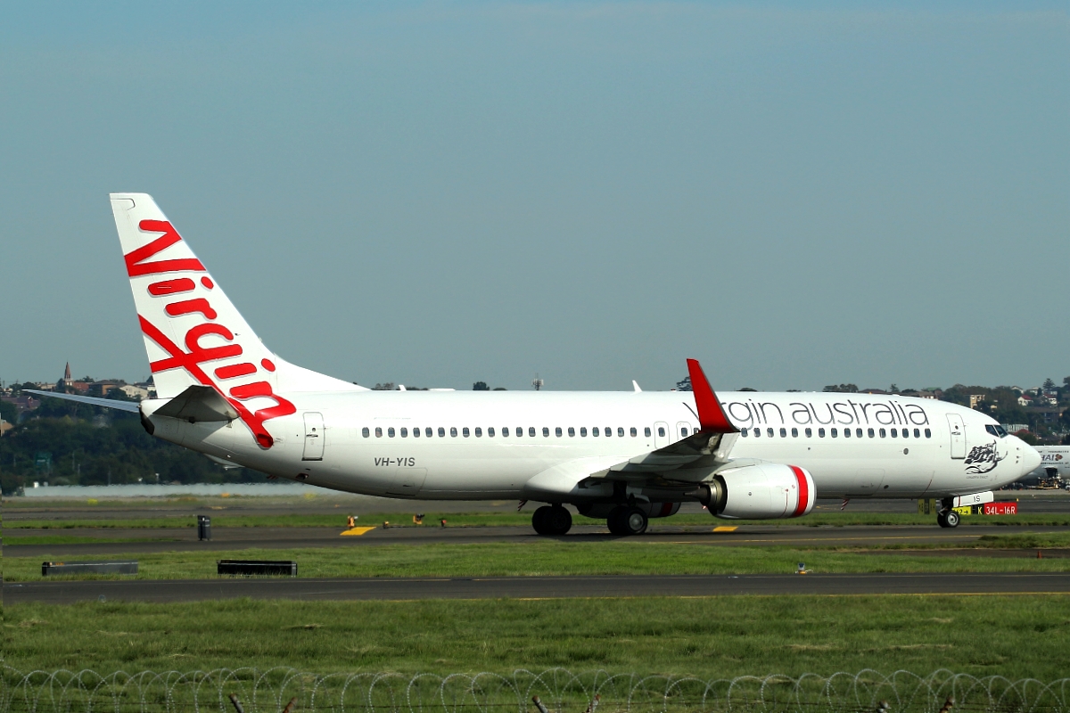 VH-YIS · Boeing 737-8FE(WL) · (SYD / YSSY)