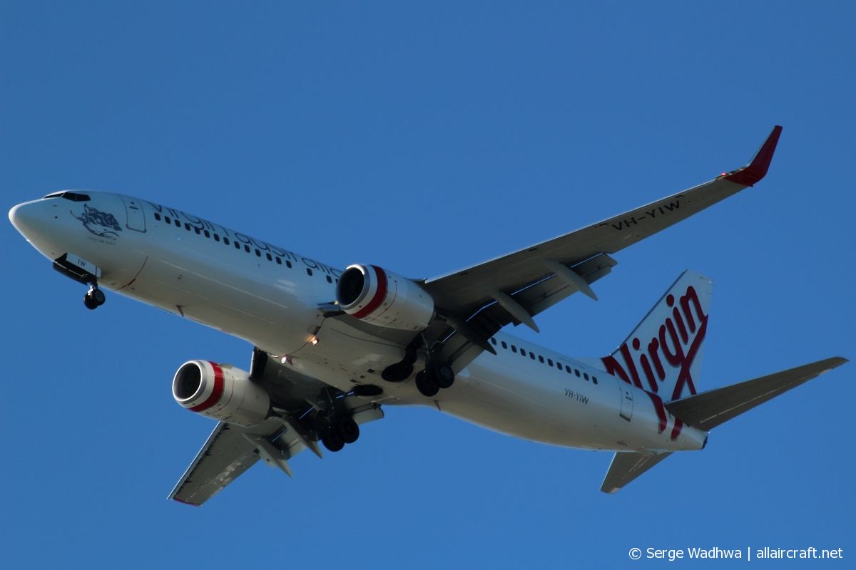 VH-YIW · Boeing 737-8FE(WL) · (SYD / YSSY)