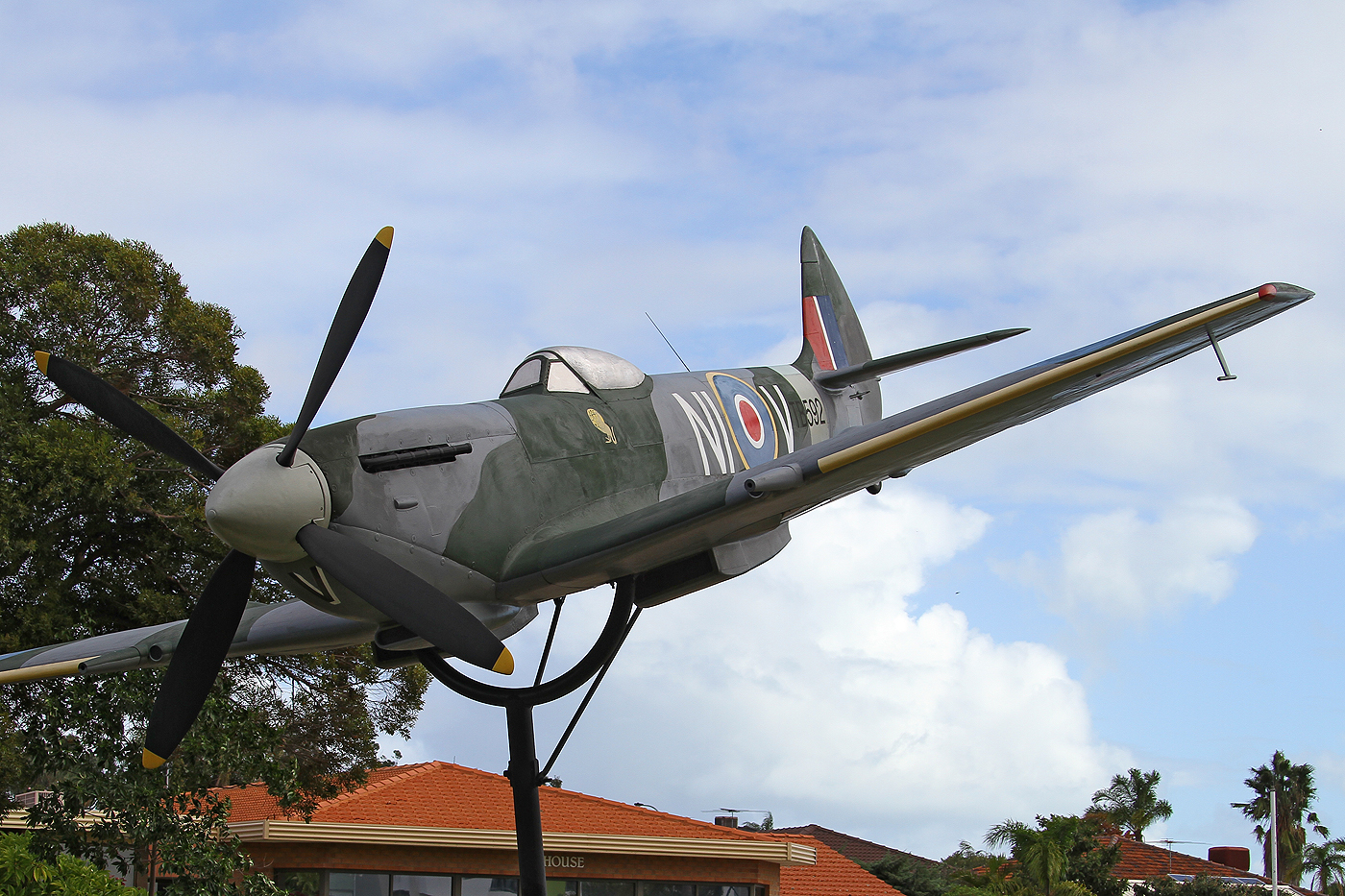 TB592 · Supermarine 361 Spitfire LF16E · --