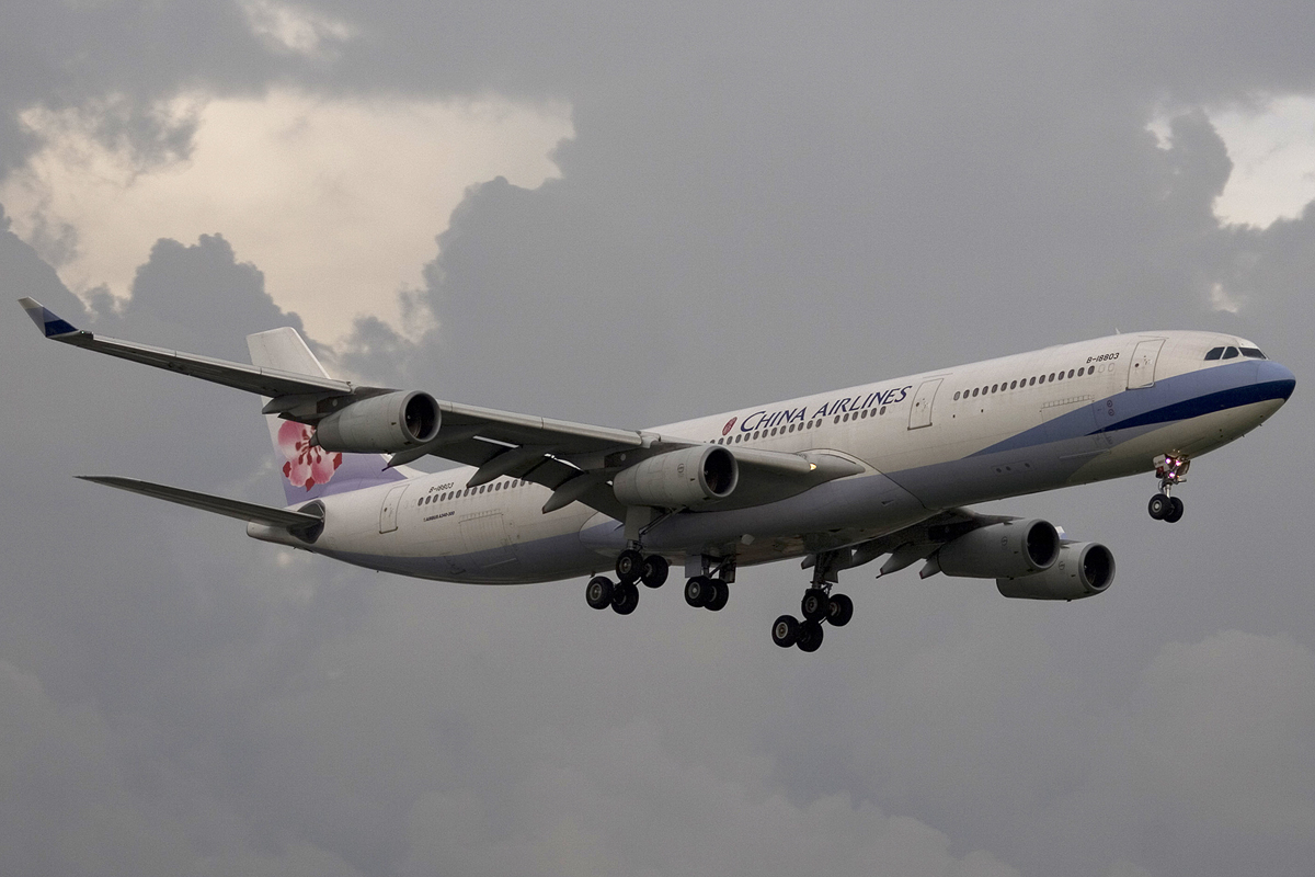 B-18803 (411) 2001 Airbus A340-313
