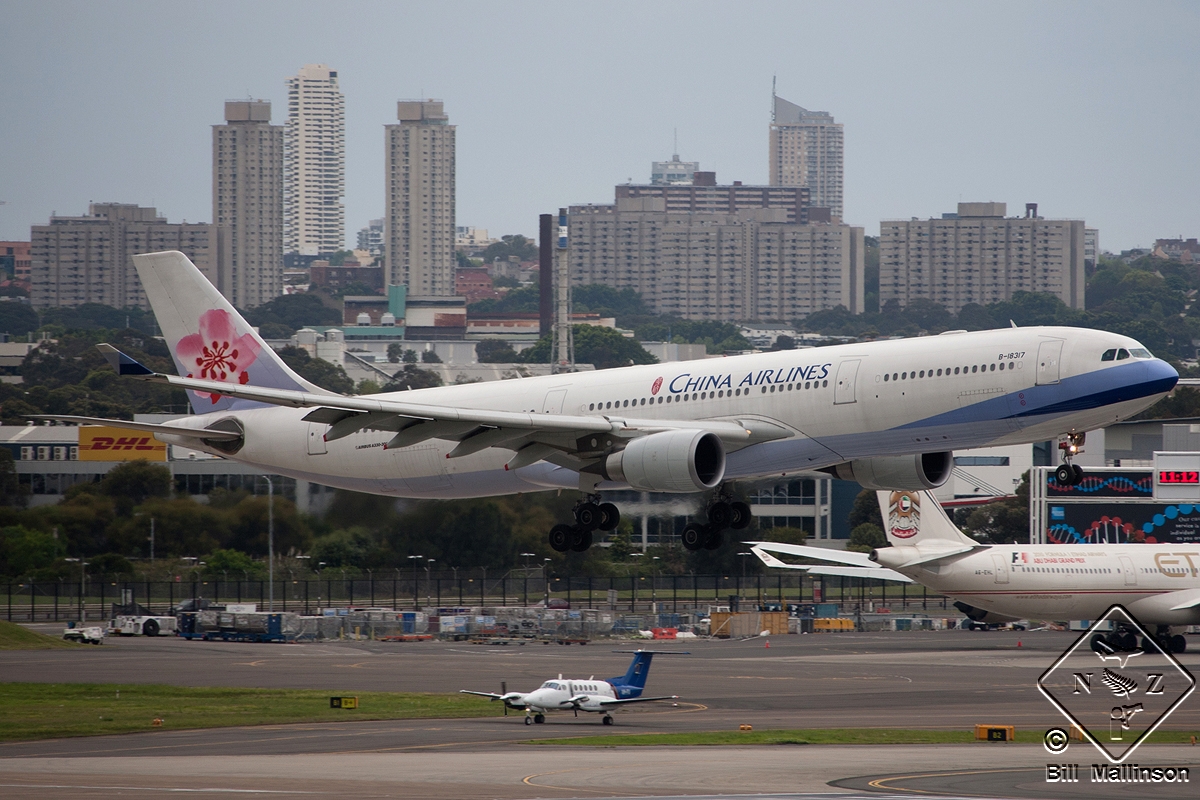 B-18317 · Airbus A330-302 · (SYD / YSSY)
