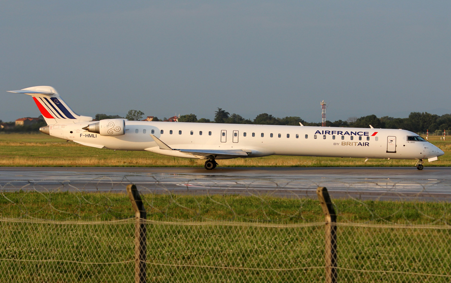 F-HMLI · Bombardier CRJ-1000EL · (LYS / LFLL)