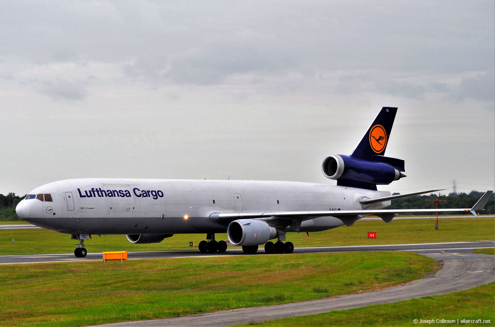 D-ALCL (48804) 2000 McDonnell Douglas MD-11(F)