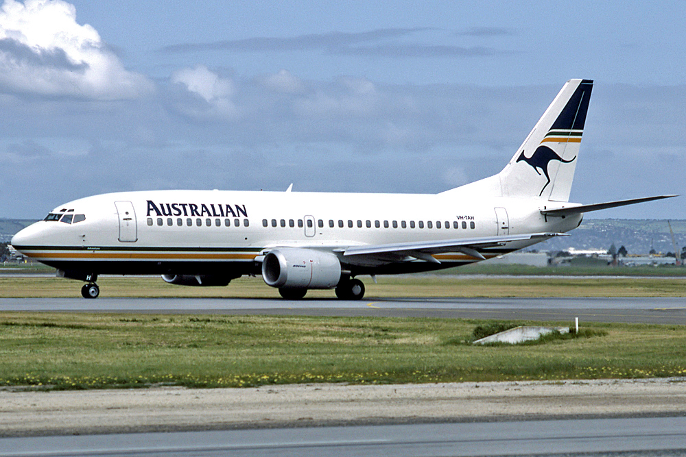 VH-TAH · Boeing 737-376 · (ADL / YPAD)