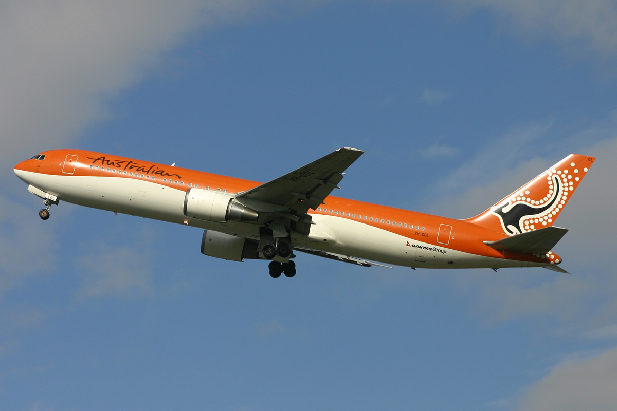 VH-OGL (25363) 1991 Boeing 767-338(ER)