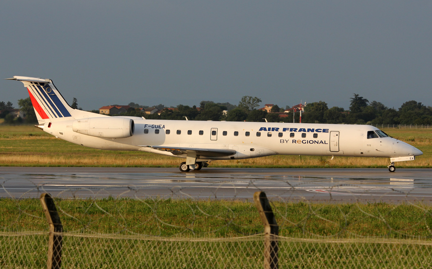 F-GUEA (145342) 2000 Embraer ERJ-145MP