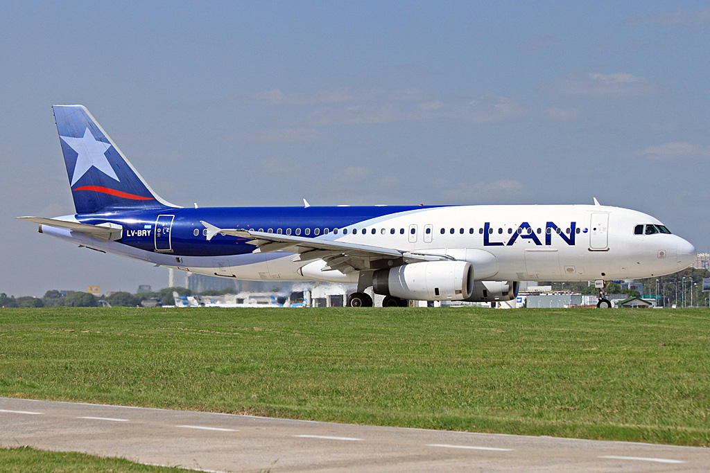 LV-BRY · Airbus A320-233 · (AEP/SABE)