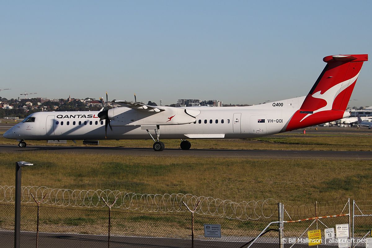 VH-QOI · Bombardier Dash 8-Q402 · (SYD / YSSY)