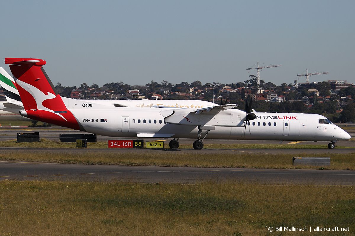 VH-QOS · Bombardier Dash 8-Q402 · (SYD / YSSY)