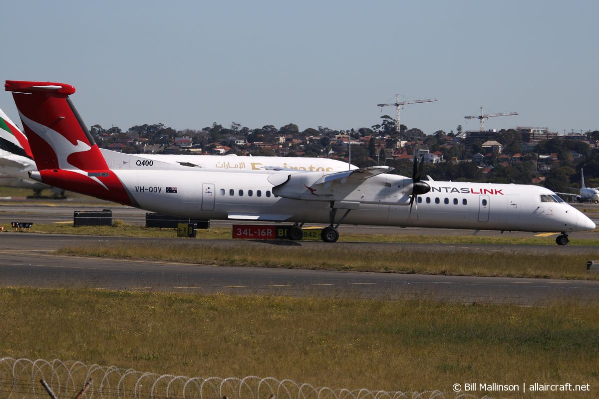 VH-QOV · Bombardier Dash 8-Q402 · (SYD / YSSY)