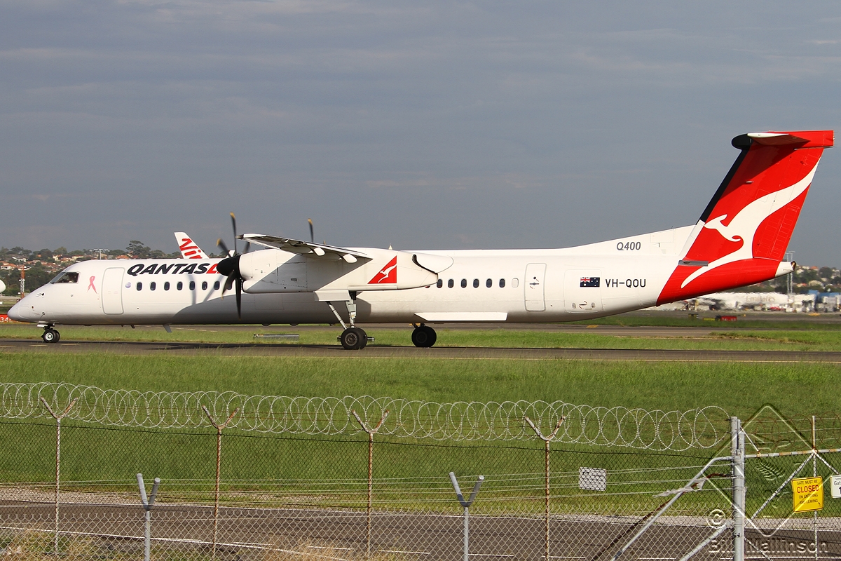 VH-QOU · Bombardier Dash 8-Q402 · (SYD / YSSY)