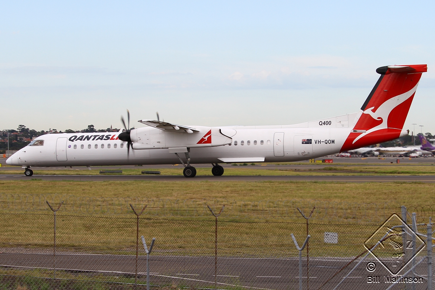 VH-QOM · Bombardier Dash 8-Q402 · (SYD / YSSY)