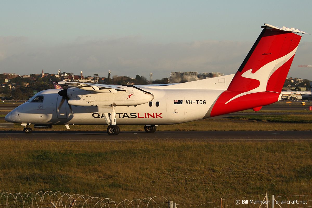 VH-TQG (430) Bombardier Dash 8 201