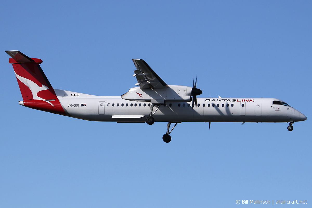 VH-QOI · Bombardier Dash 8-Q402 · (SYD / YSSY)
