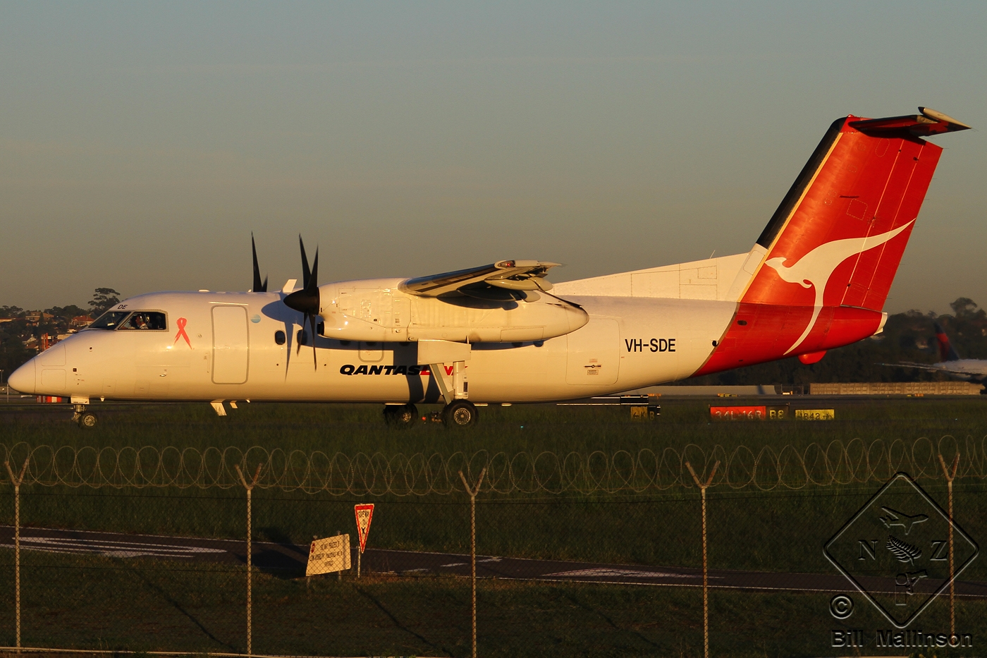 VH-SDE (453) 1996 Bombardier Dash 8-Q202