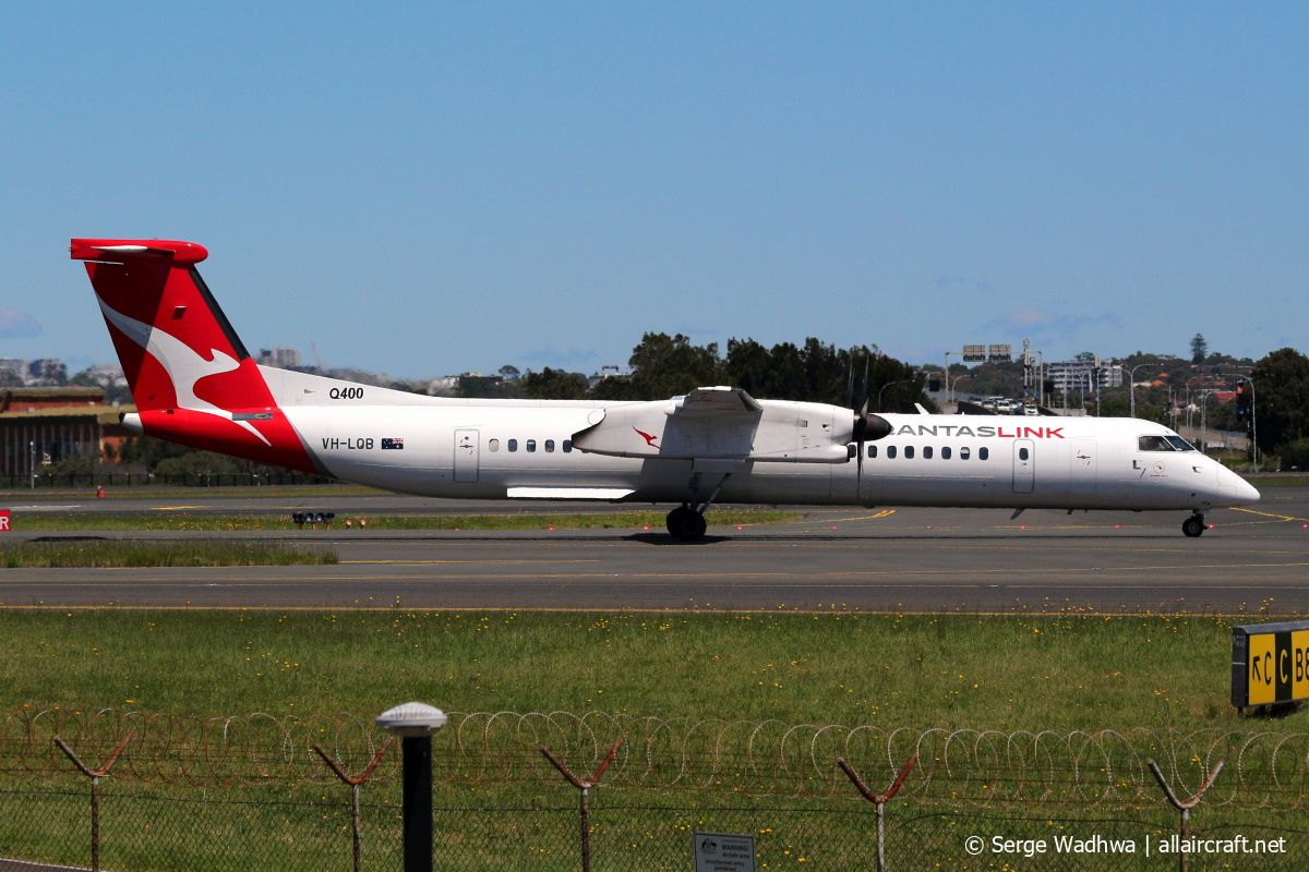 VH-LQB (4343) 2010 Bombardier Dash 8-Q402