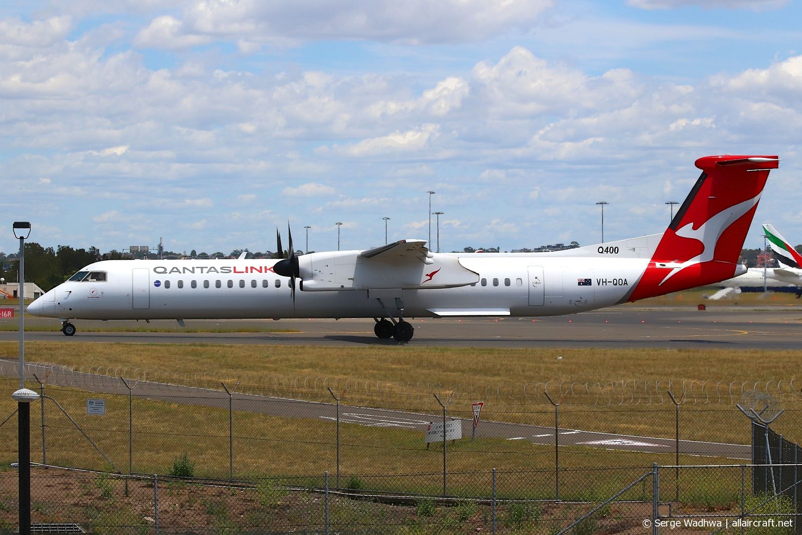 VH-QOA · Bombardier Dash 8-Q402 · (SYD / YSSY)