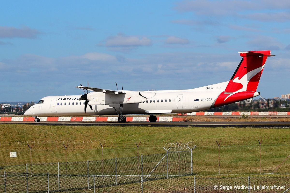 VH-QOA (4112) 2005 Bombardier Dash 8-Q402