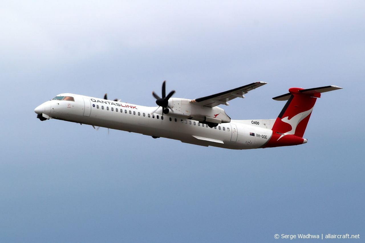 VH-QOE · Bombardier Dash 8-Q402 · (SYD / YSSY)