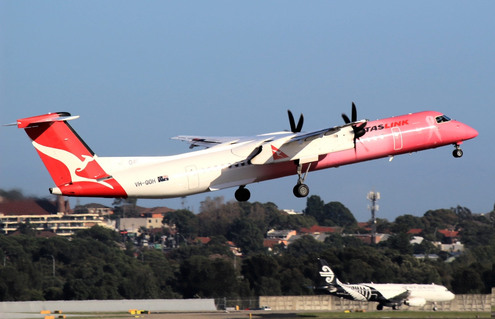 VH-QOH (4132) 2006 Bombardier Dash 8-Q402