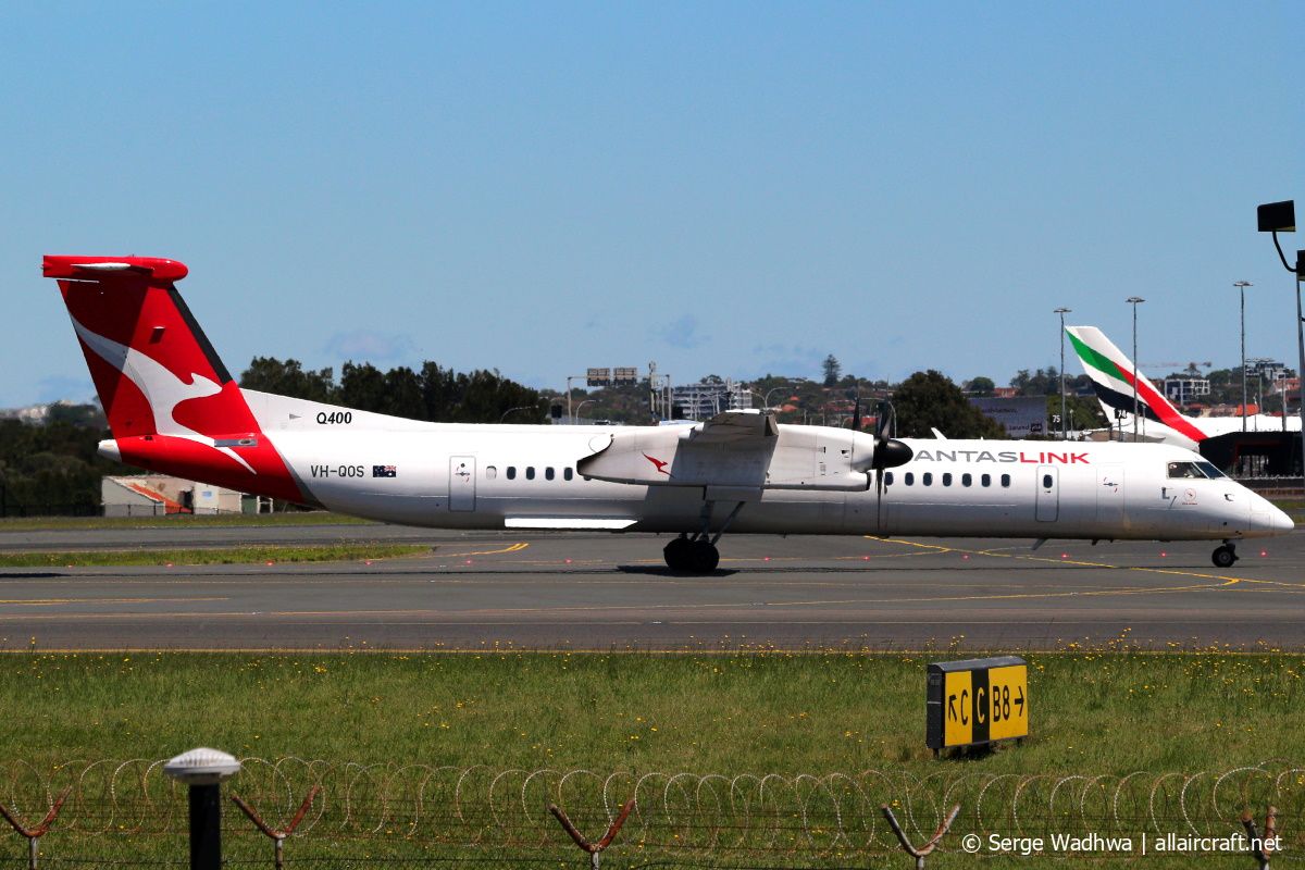 VH-QOS · Bombardier Dash 8-Q402 · (SYD / YSSY)