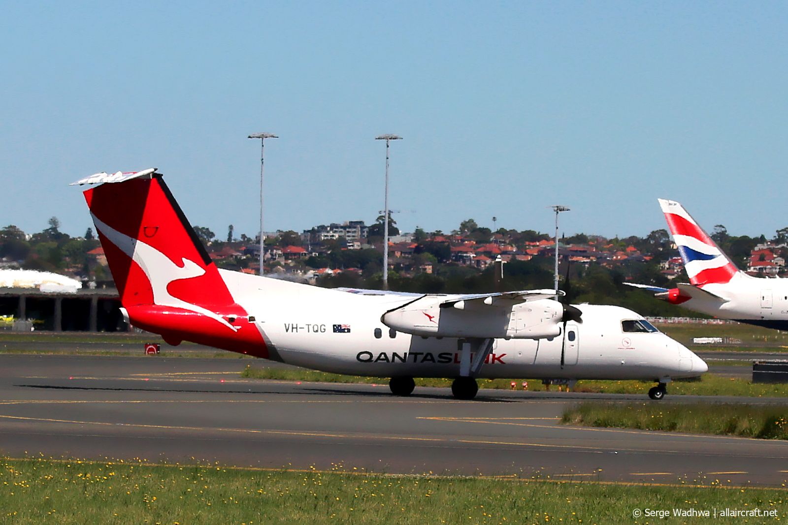 VH-TQG (430) 1996 Bombardier Dash 8-201