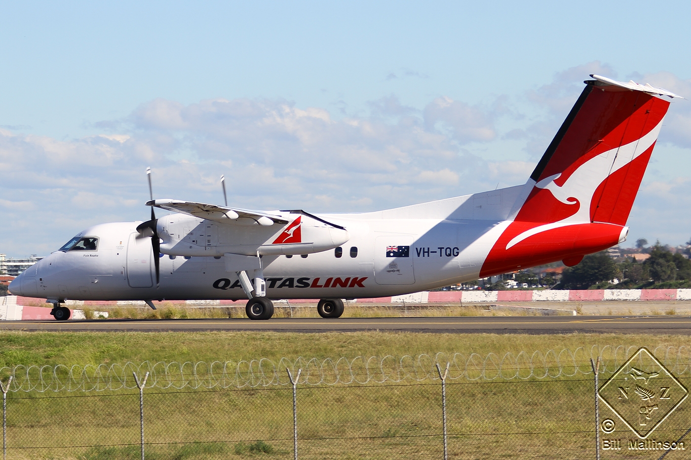 VH-TQG · Bombardier Dash 8-201 · (SYD / YSSY)