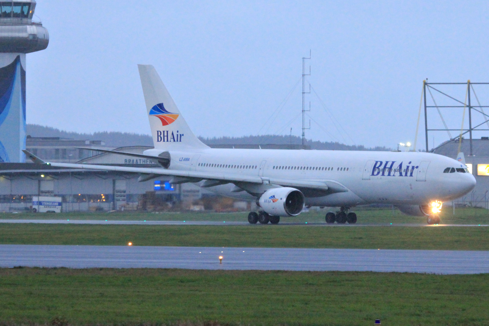 LZ-AWA · Airbus A330-223 · (LPA / GCLP)