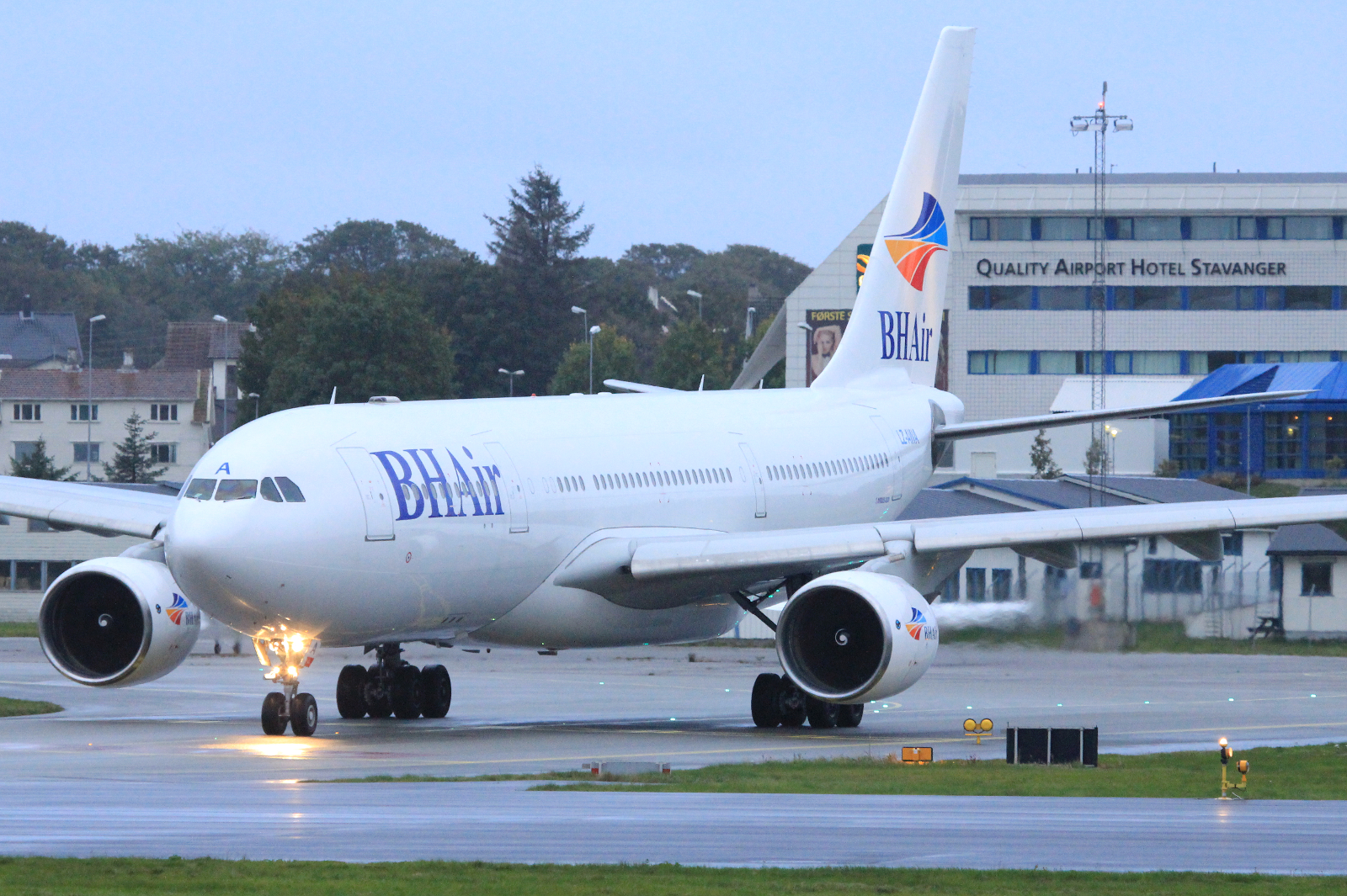 LZ-AWA · Airbus A330-223 · (LPA / GCLP)