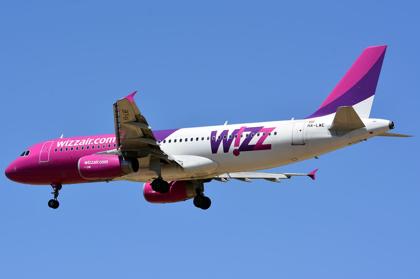 HA-LWE (4372) 2010 Airbus A320-232