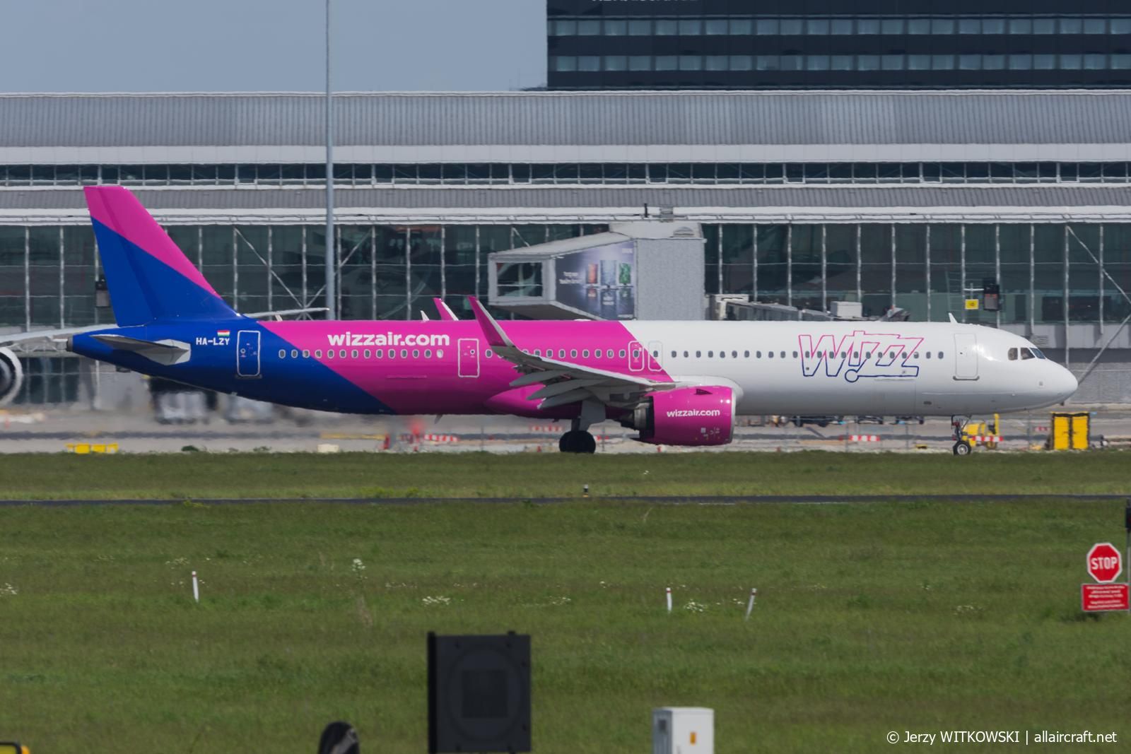 HA-LZY (10933) 2022 Airbus A321-271NX