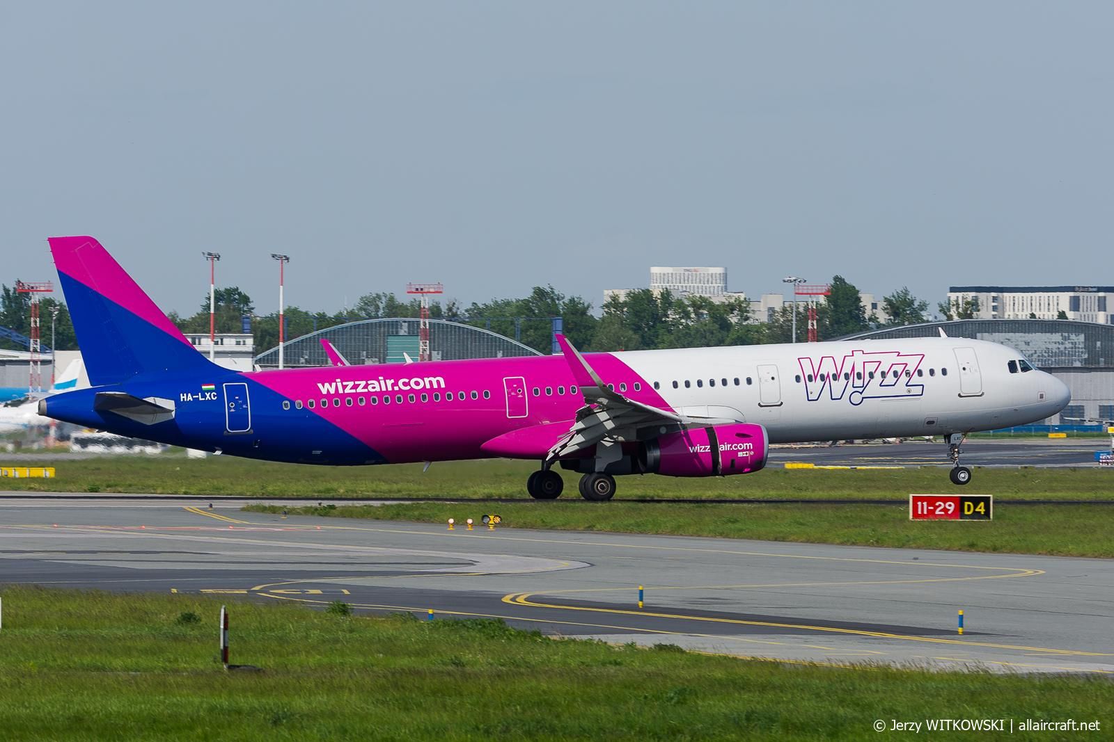 HA-LXC (6976) 2016 Airbus A321-231(WL)