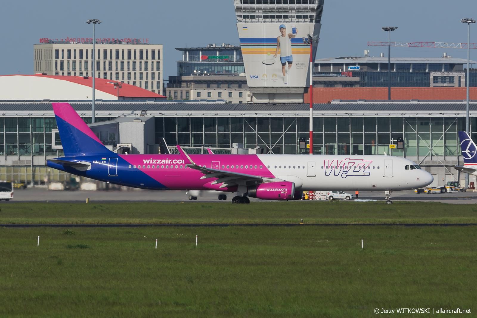 HA-LXC (6976) 2016 Airbus A321-231(WL)