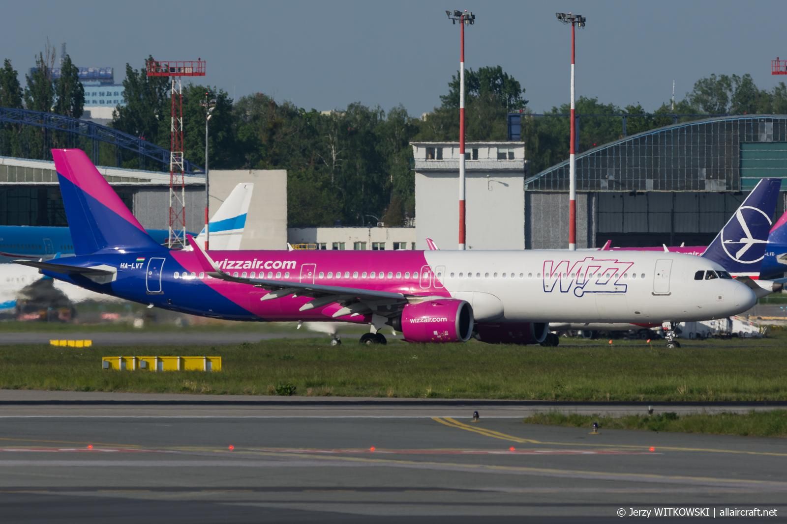 HA-LVT · Airbus A321-271NX · (WAW / EPWA)