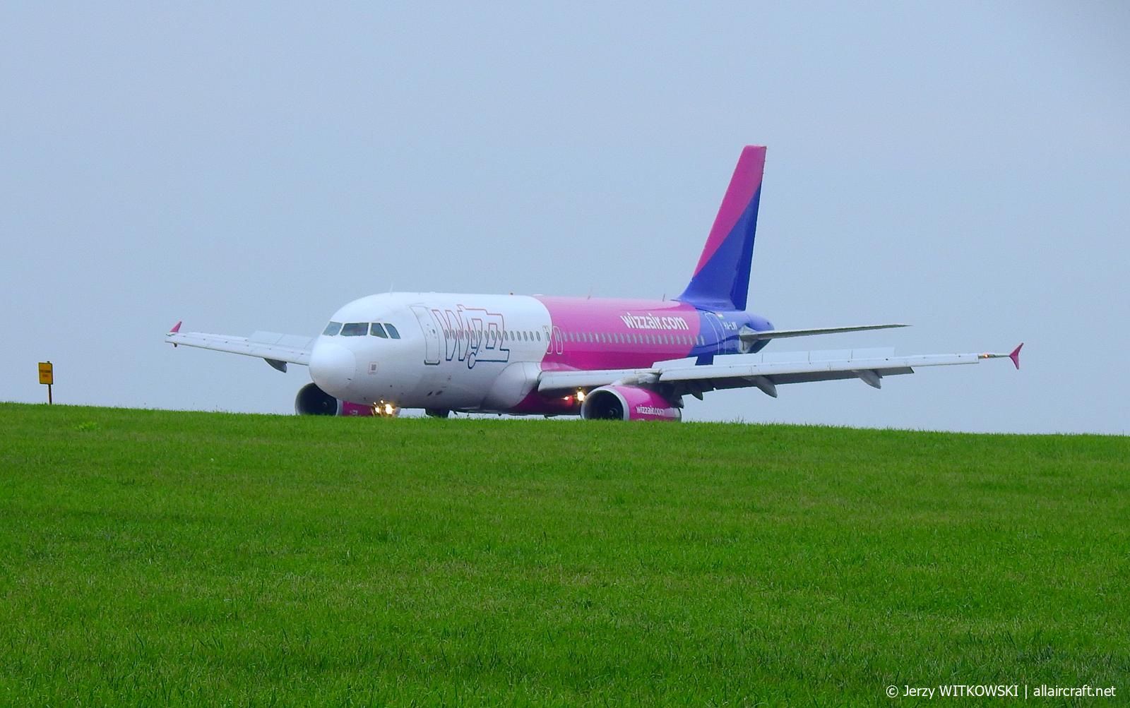 HA-LXR · Airbus A321-231 · (LUZ / EPLB)