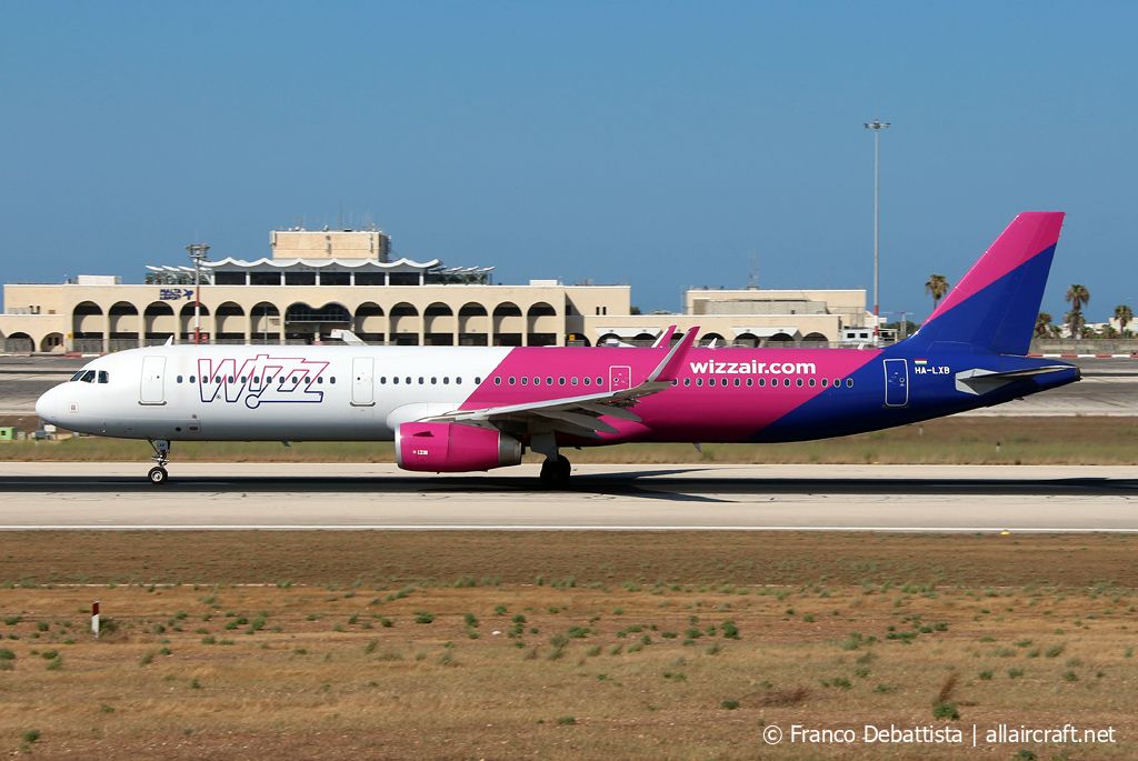 HA-LXB (6910) 2015 Airbus A321-231(WL)