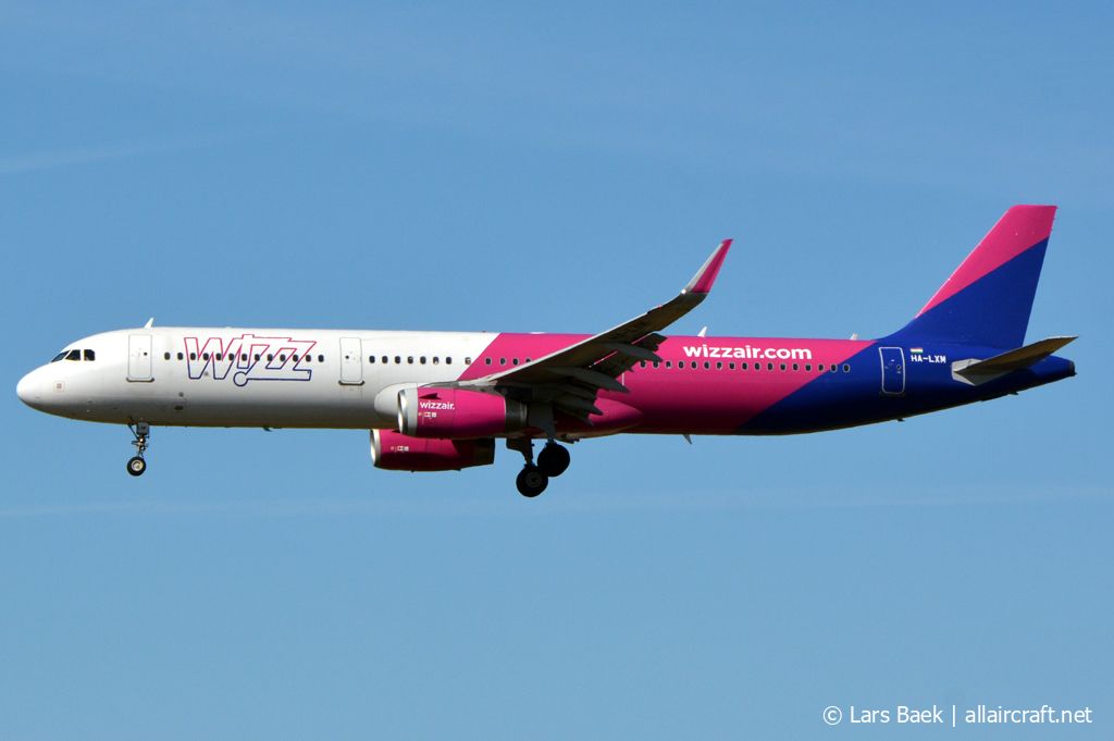 HA-LXM (7528) 2017 Airbus A321-231(WL)