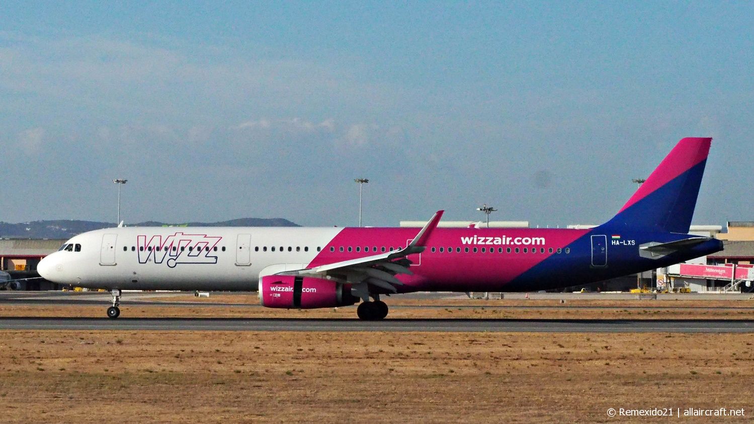 HA-LXS · Airbus A321-231 · (FAO / LPFR)