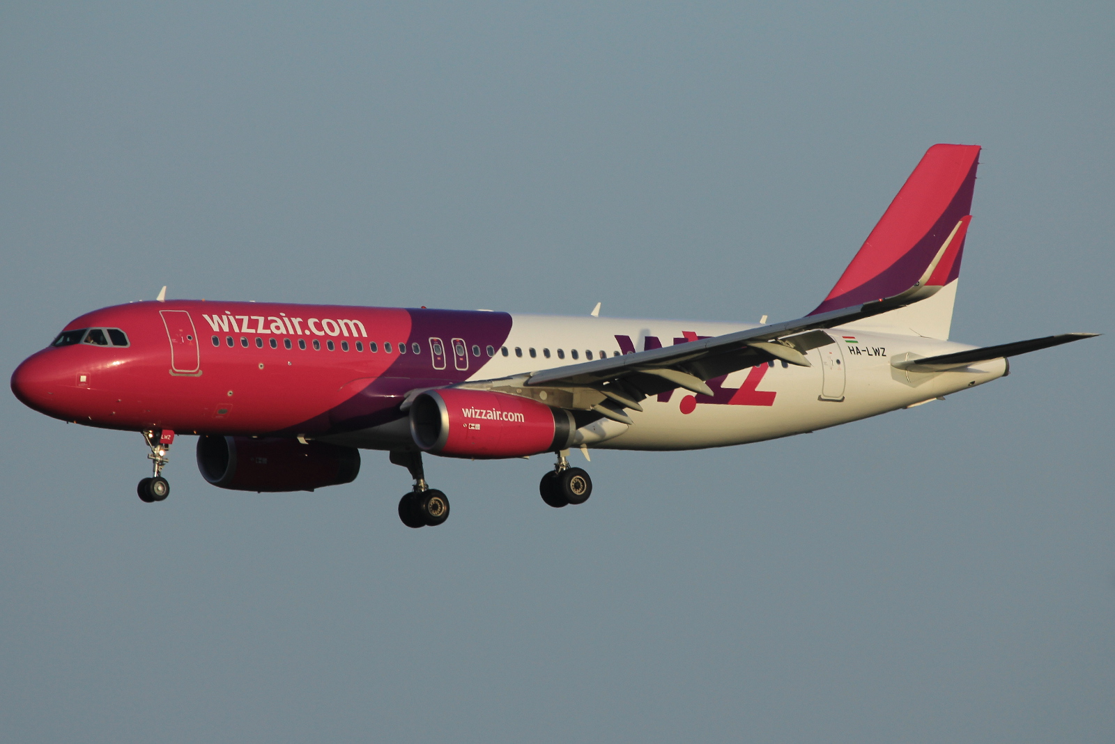 HA-LWZ · Airbus A320-232 · (FCO / LIRF)