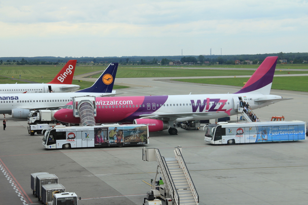 HA-LWE (4372) 2010 Airbus A320-232