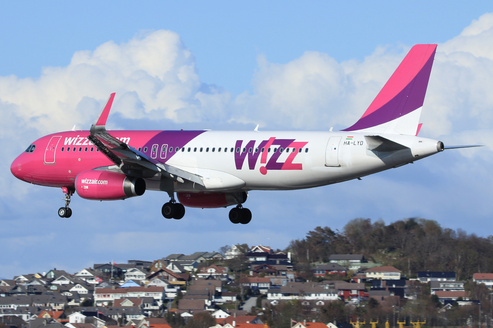 HA-LYD · Airbus A320-232(WL) · (SVG / ENZV)