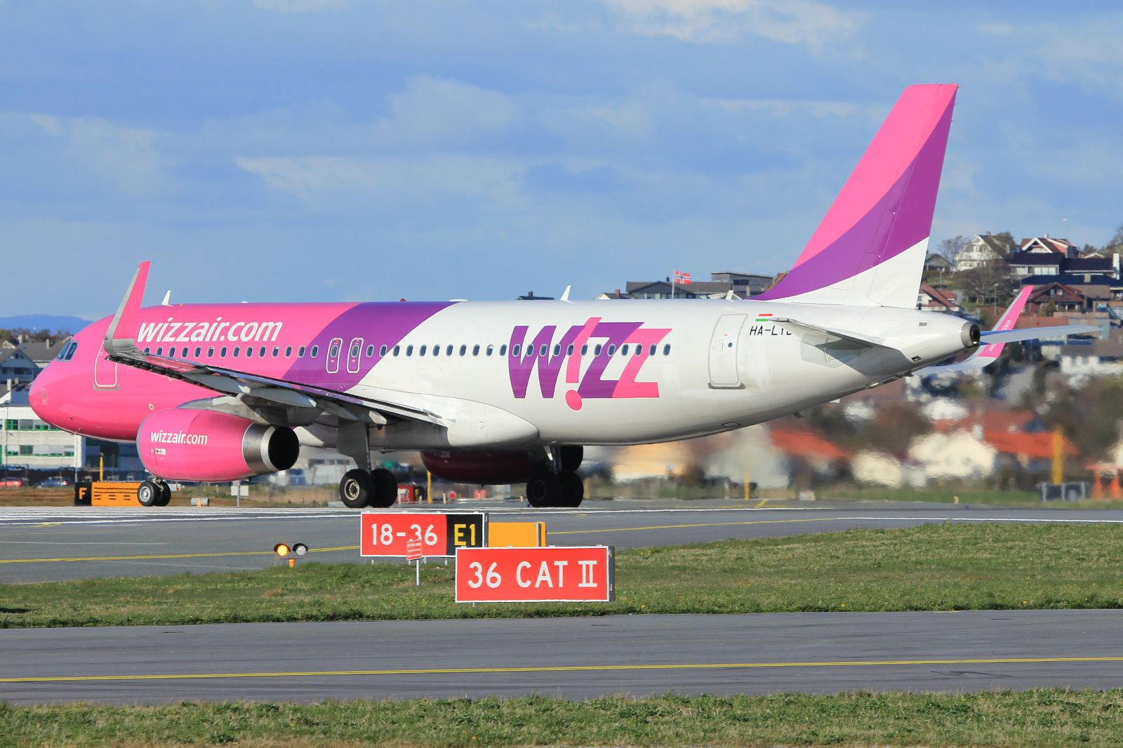 HA-LYD · Airbus A320-232(WL) · (SVG / ENZV)