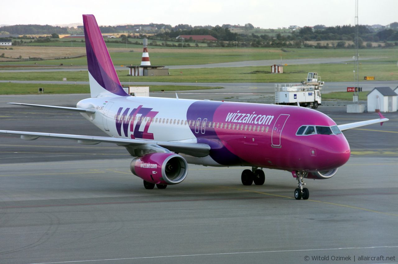 HA-LWO · Airbus A320-232 · (SVG / ENZV)